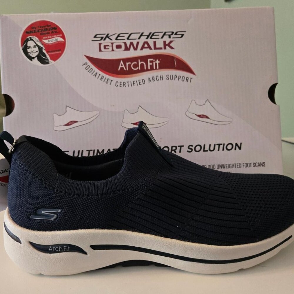 BRAND NEW NEVER WORN SKECHERS